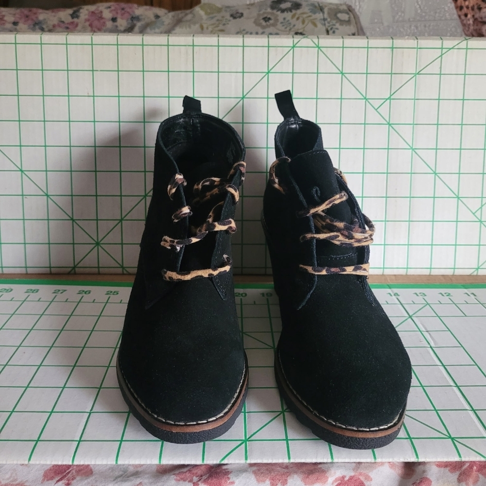 Stylish Black Ankle Boots with Leopard Print Laces